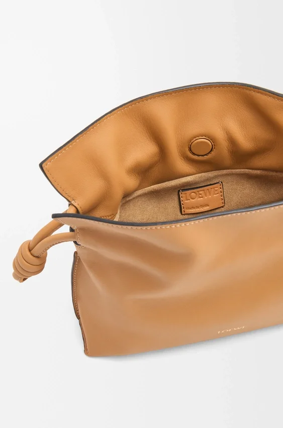 Mini-Flamenco-Clutch aus Nappa-Kalbsleder Mini-Flamenco-Clutch aus Nappa-Kalbsleder