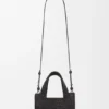 Mini-Font Tote mit loewe-Schriftzug aus Raffia Mini-Font Tote mit loewe-Schriftzug aus Raffia