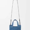 Mini-Font Tote mit loewe-Schriftzug aus Raffia Mini-Font Tote mit loewe-Schriftzug aus Raffia