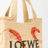 Mini-Font Tote mit loewe-Schriftzug aus Raffia Mini-Font Tote mit loewe-Schriftzug aus Raffia