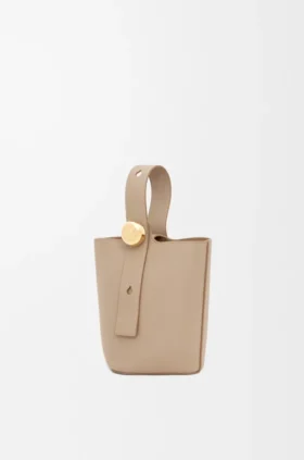 Mini-Pebble-Beuteltasche aus weichem, genarbtem Kalbsleder