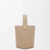 Mini-Pebble-Beuteltasche aus weichem, genarbtem Kalbsleder Mini-Pebble-Beuteltasche aus weichem, genarbtem Kalbsleder