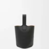 Mini-Pebble-Beuteltasche aus weichem, genarbtem Kalbsleder Mini-Pebble-Beuteltasche aus weichem, genarbtem Kalbsleder