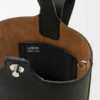 Mini-Pebble-Beuteltasche aus weichem, genarbtem Kalbsleder Mini-Pebble-Beuteltasche aus weichem, genarbtem Kalbsleder