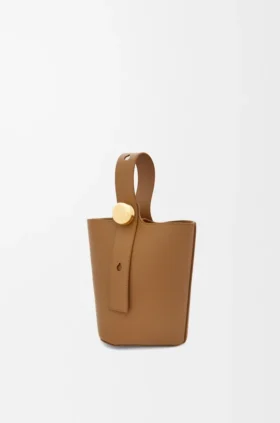 Mini-Pebble Bucket aus glattem Kalbsleder