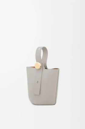 Mini-Pebble Bucket aus glattem Kalbsleder