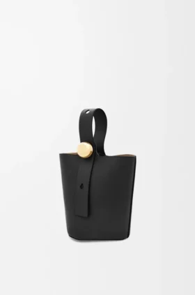 Mini-Pebble Bucket aus glattem Kalbsleder