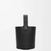 Mini-Pebble Bucket aus glattem Kalbsleder Mini-Pebble Bucket aus glattem Kalbsleder