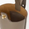 Mini-Pebble Bucket aus weichem, genarbtem Kalbsleder Mini-Pebble Bucket aus weichem, genarbtem Kalbsleder