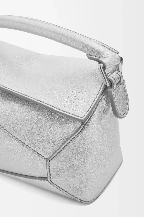 Mini Puzzle Edge-Tasche aus laminiertem Lammleder Mini Puzzle Edge-Tasche aus laminiertem Lammleder