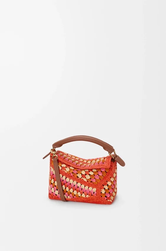 Mini Puzzle Edge Tasche aus Raffia und Kalbsleder Mini Puzzle Edge Tasche aus Raffia und Kalbsleder