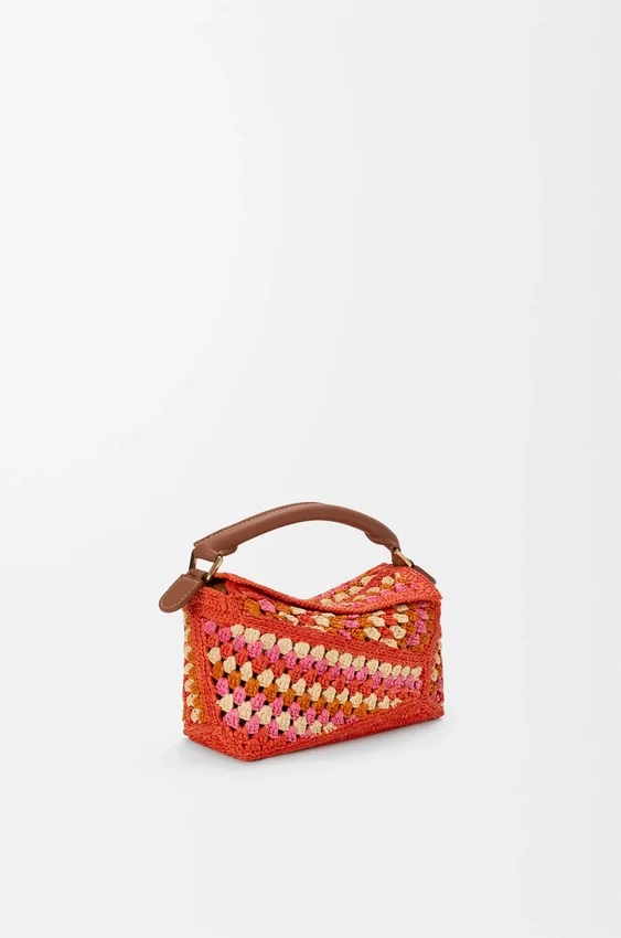 Mini Puzzle Edge Tasche aus Raffia und Kalbsleder Mini Puzzle Edge Tasche aus Raffia und Kalbsleder