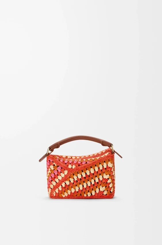 Mini Puzzle Edge Tasche aus Raffia und Kalbsleder Mini Puzzle Edge Tasche aus Raffia und Kalbsleder