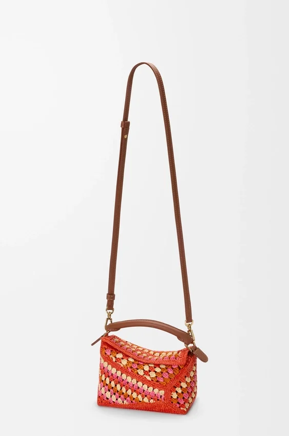 Mini Puzzle Edge Tasche aus Raffia und Kalbsleder Mini Puzzle Edge Tasche aus Raffia und Kalbsleder