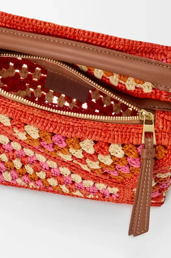 Mini Puzzle Edge Tasche aus Raffia und Kalbsleder Mini Puzzle Edge Tasche aus Raffia und Kalbsleder