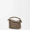 Mini Puzzle Edge Tasche aus weichem, genarbtem Kalbsleder Mini Puzzle Edge Tasche aus weichem, genarbtem Kalbsleder
