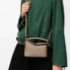 Mini Puzzle Edge Tasche aus weichem, genarbtem Kalbsleder Mini Puzzle Edge Tasche aus weichem, genarbtem Kalbsleder