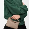 Mini Puzzle Edge Tasche aus weichem, genarbtem Kalbsleder Mini Puzzle Edge Tasche aus weichem, genarbtem Kalbsleder