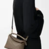 Mini Puzzle Edge Tasche aus weichem, genarbtem Kalbsleder Mini Puzzle Edge Tasche aus weichem, genarbtem Kalbsleder