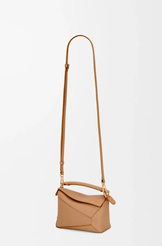 Mini Puzzle Edge Tasche aus weichem, genarbtem Kalbsleder Mini Puzzle Edge Tasche aus weichem, genarbtem Kalbsleder