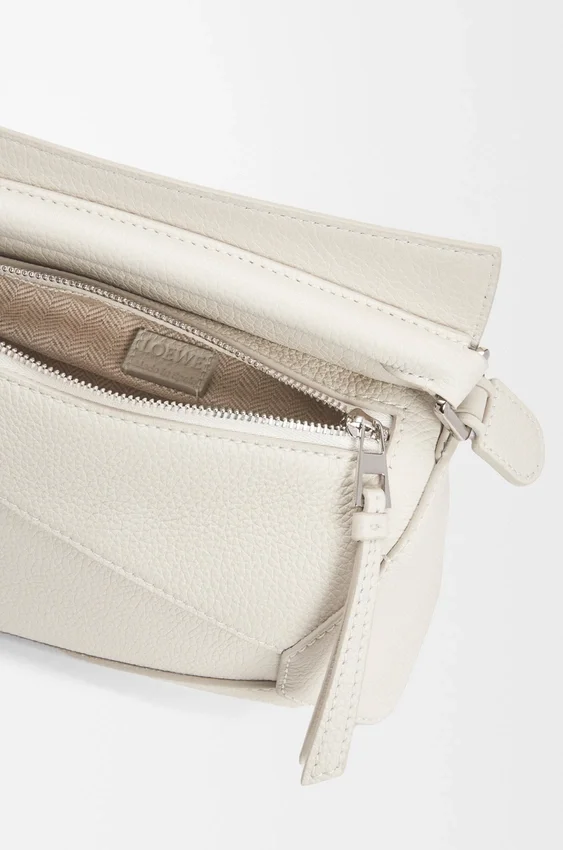 Mini Puzzle Edge Tasche aus weichem, genarbtem Kalbsleder Mini Puzzle Edge Tasche aus weichem, genarbtem Kalbsleder