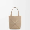 Mini Puzzle Fold Tote aus glänzendem Kalbsleder Mini Puzzle Fold Tote aus glänzendem Kalbsleder