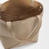 Mini Puzzle Fold Tote aus glänzendem Kalbsleder Mini Puzzle Fold Tote aus glänzendem Kalbsleder