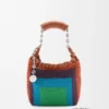 Mini-Squeeze-Tasche aus perlenverziertem Leder Mini-Squeeze-Tasche aus perlenverziertem Leder