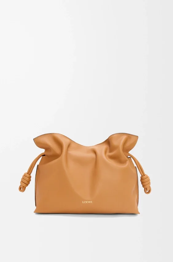 Mittlere Flamenco-Clutch aus Nappa-Kalbsleder Mittlere Flamenco-Clutch aus Nappa-Kalbsleder
