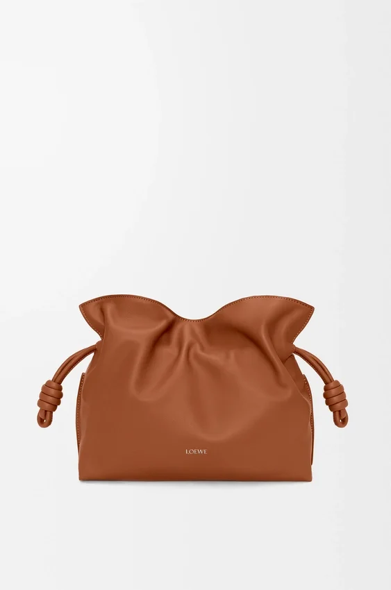 Mittlere Flamenco-Clutch aus Nappa-Kalbsleder Mittlere Flamenco-Clutch aus Nappa-Kalbsleder