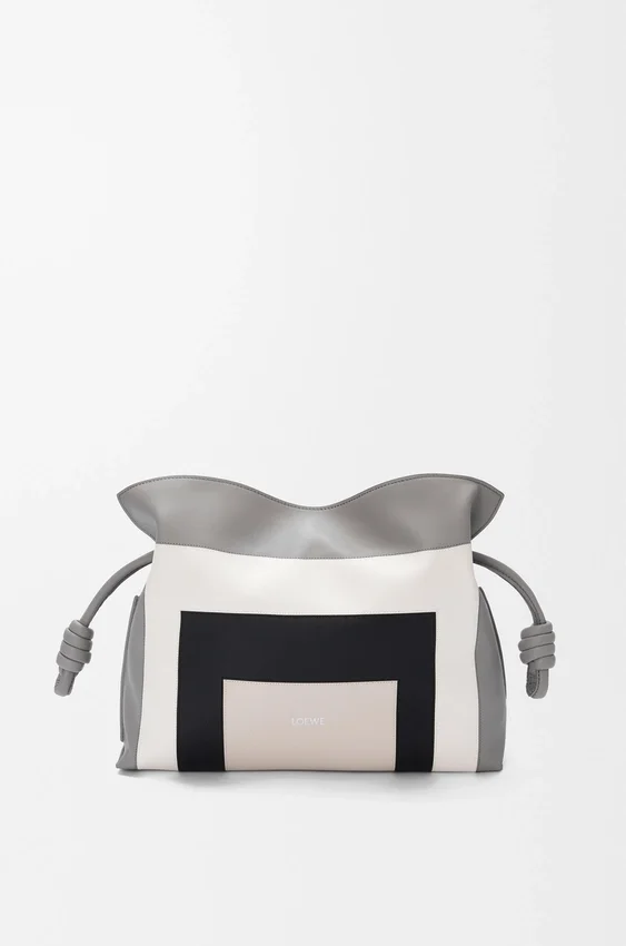 Mittlere Flamenco-Clutch aus Nappa-Kalbsleder Mittlere Flamenco-Clutch aus Nappa-Kalbsleder