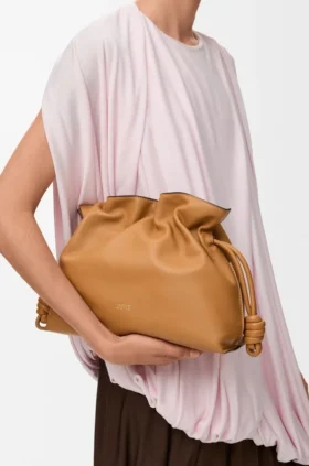 Mittlere Flamenco-Clutch aus Nappa-Kalbsleder