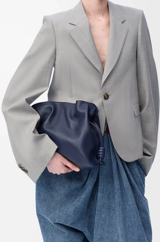 Mittlere Flamenco-Clutch aus Nappa-Kalbsleder Mittlere Flamenco-Clutch aus Nappa-Kalbsleder