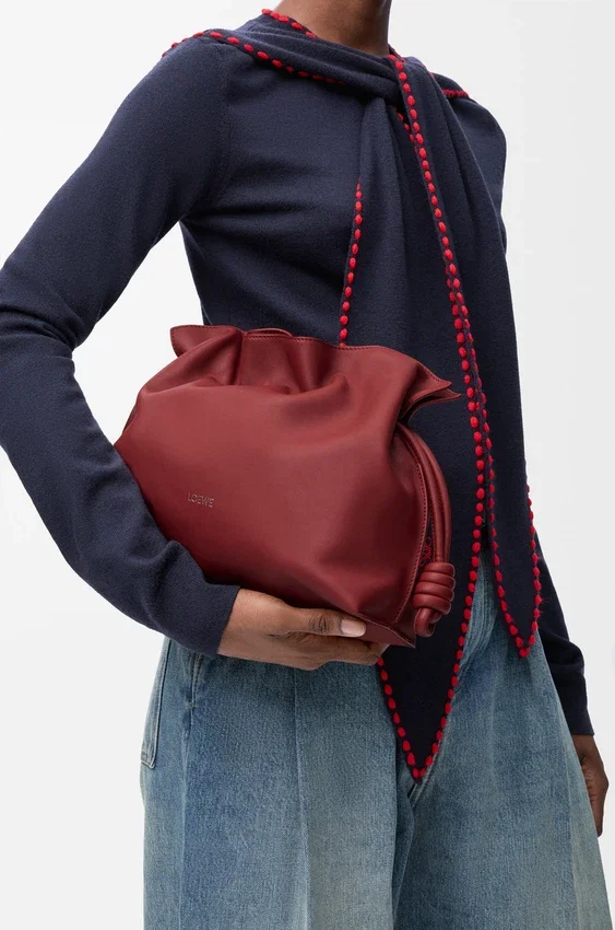 Mittlere Flamenco-Clutch aus Nappa-Kalbsleder Mittlere Flamenco-Clutch aus Nappa-Kalbsleder
