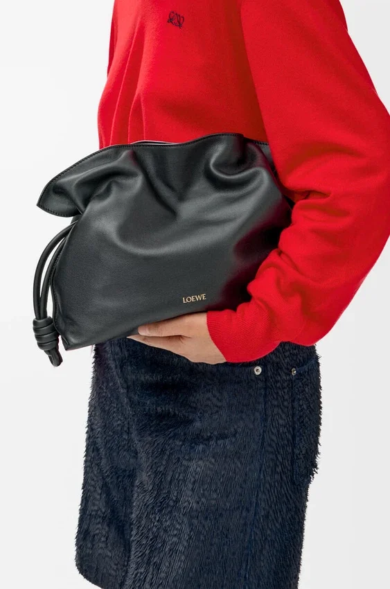Mittlere Flamenco-Clutch aus Nappa-Kalbsleder Mittlere Flamenco-Clutch aus Nappa-Kalbsleder