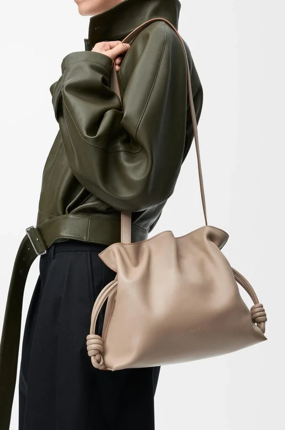 Mittlere Flamenco-Clutch aus Nappa-Kalbsleder Mittlere Flamenco-Clutch aus Nappa-Kalbsleder