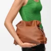 Mittlere Flamenco-Clutch aus Nappa-Kalbsleder Mittlere Flamenco-Clutch aus Nappa-Kalbsleder