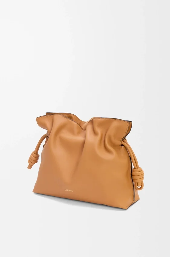 Mittlere Flamenco-Clutch aus Nappa-Kalbsleder Mittlere Flamenco-Clutch aus Nappa-Kalbsleder