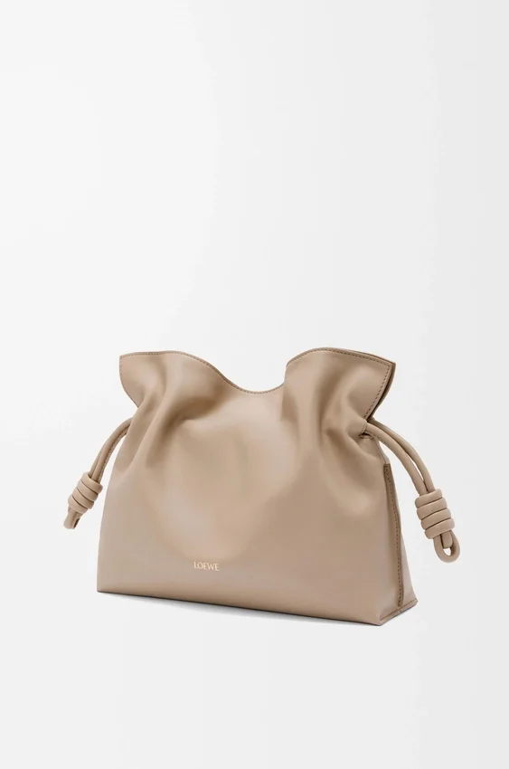 Mittlere Flamenco-Clutch aus Nappa-Kalbsleder Mittlere Flamenco-Clutch aus Nappa-Kalbsleder