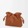 Mittlere Flamenco-Clutch aus Nappa-Kalbsleder Mittlere Flamenco-Clutch aus Nappa-Kalbsleder