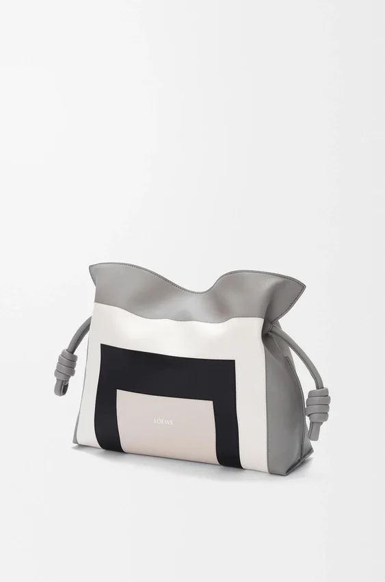 Mittlere Flamenco-Clutch aus Nappa-Kalbsleder Mittlere Flamenco-Clutch aus Nappa-Kalbsleder