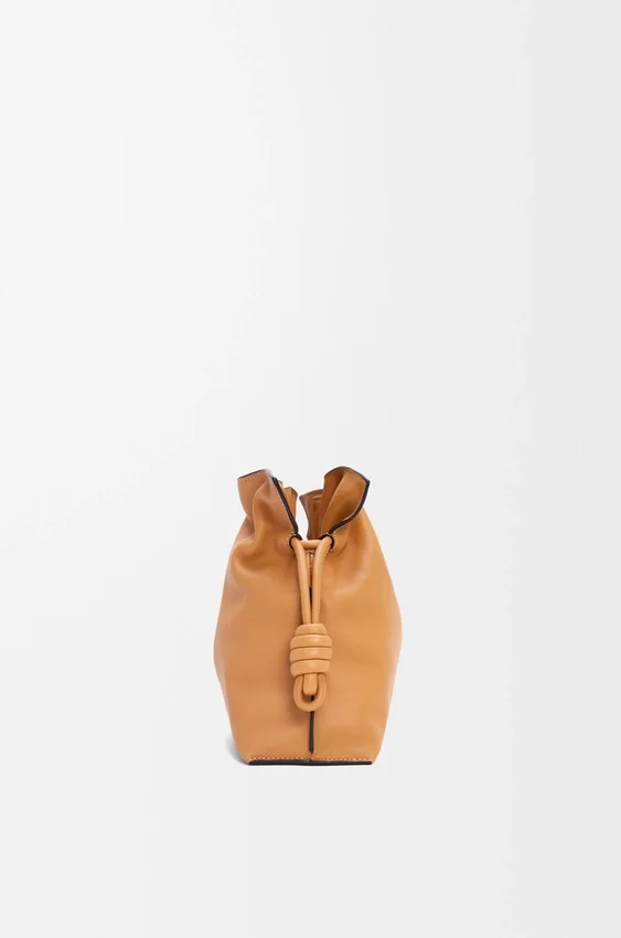 Mittlere Flamenco-Clutch aus Nappa-Kalbsleder Mittlere Flamenco-Clutch aus Nappa-Kalbsleder