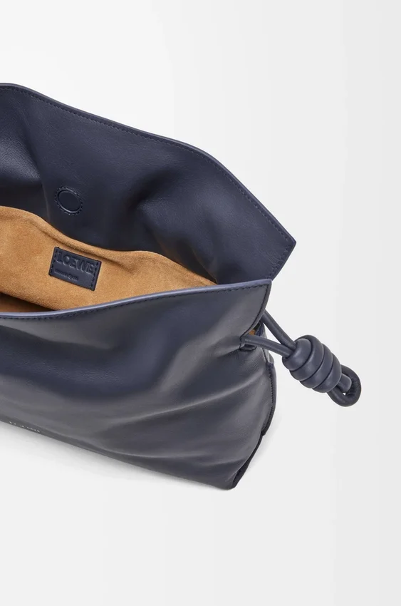 Mittlere Flamenco-Clutch aus Nappa-Kalbsleder Mittlere Flamenco-Clutch aus Nappa-Kalbsleder