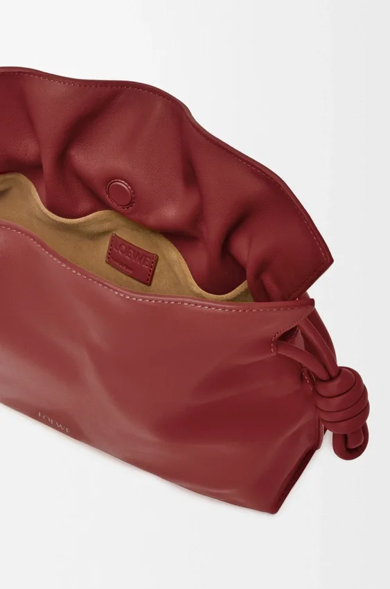 Mittlere Flamenco-Clutch aus Nappa-Kalbsleder Mittlere Flamenco-Clutch aus Nappa-Kalbsleder