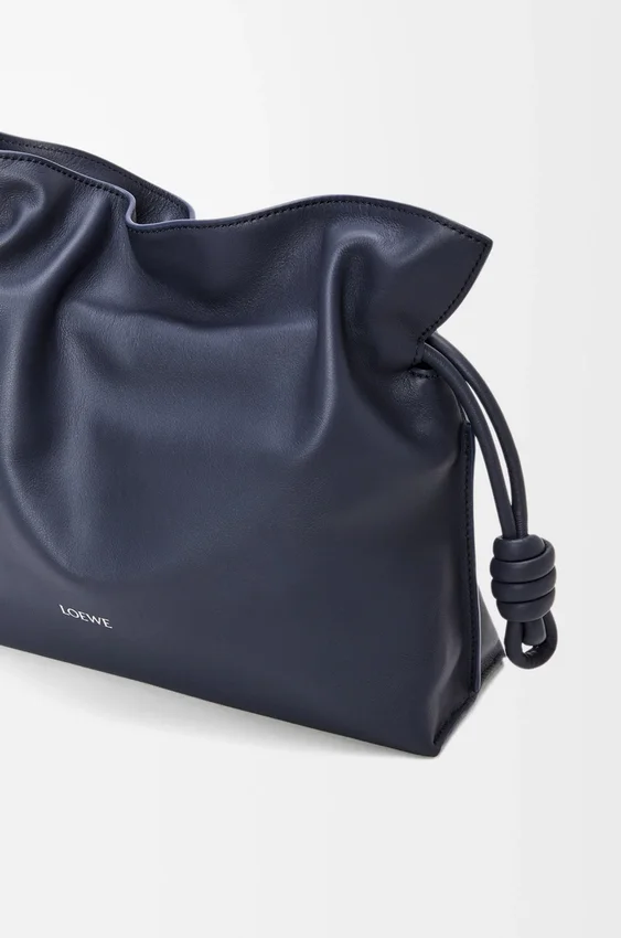 Mittlere Flamenco-Clutch aus Nappa-Kalbsleder Mittlere Flamenco-Clutch aus Nappa-Kalbsleder