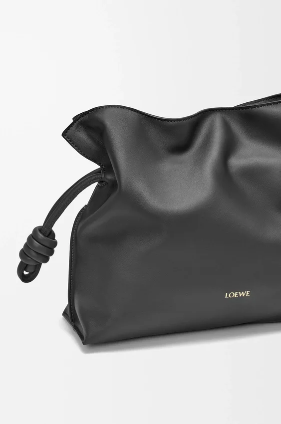 Mittlere Flamenco-Clutch aus Nappa-Kalbsleder Mittlere Flamenco-Clutch aus Nappa-Kalbsleder