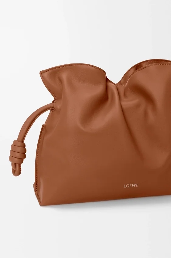 Mittlere Flamenco-Clutch aus Nappa-Kalbsleder Mittlere Flamenco-Clutch aus Nappa-Kalbsleder