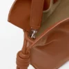 Mittlere Flamenco-Clutch aus Nappa-Kalbsleder Mittlere Flamenco-Clutch aus Nappa-Kalbsleder