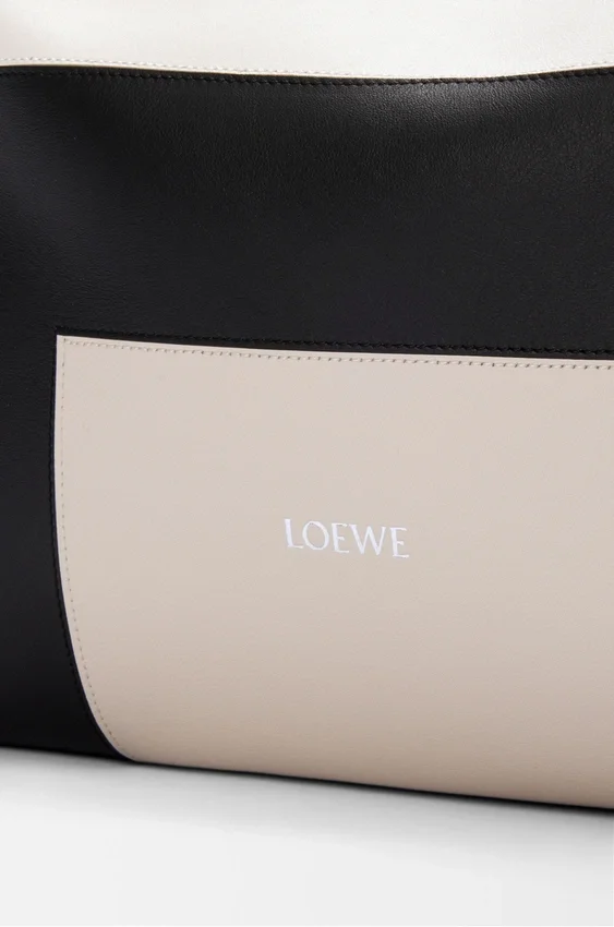 Mittlere Flamenco-Clutch aus Nappa-Kalbsleder Mittlere Flamenco-Clutch aus Nappa-Kalbsleder