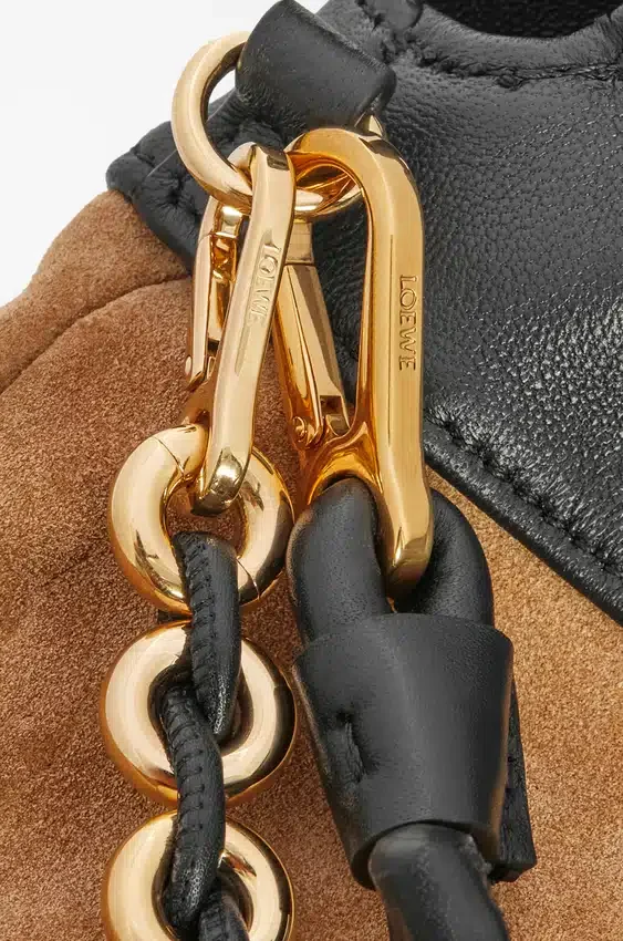 Mittlere Flamenco Purse aus weichem Nappa-Lammleder Mittlere Flamenco Purse aus weichem Nappa-Lammleder